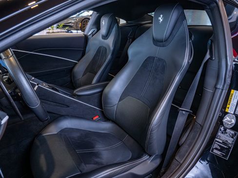 Used 2022 Ferrari Roma image 11