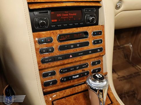 Used 2010 Bentley Azure T RWD image 28