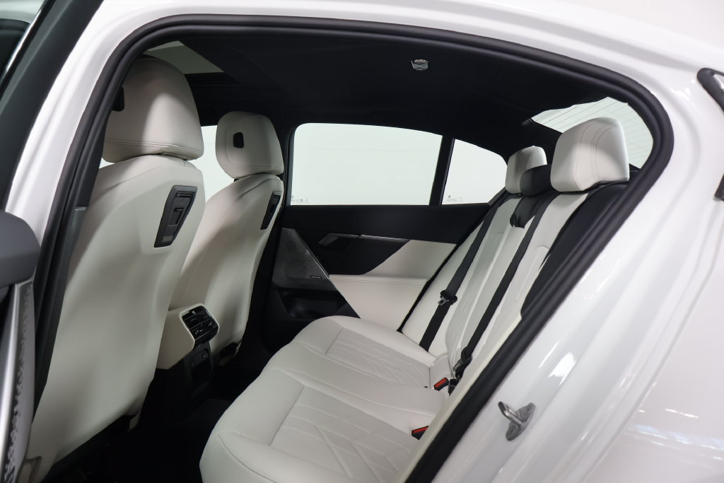 Certified 2026 BMW 530i w/ Premium Package RWD image 11