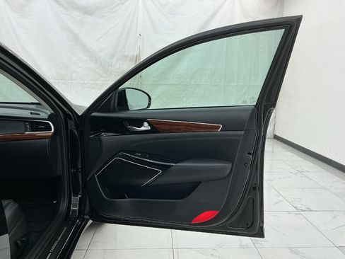 Used 2018 Kia Cadenza Premium FWD image 19
