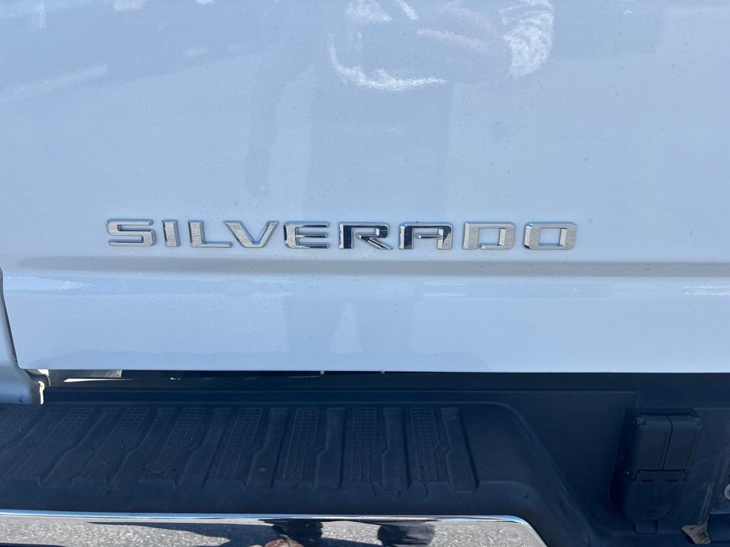 Used 2025 Chevrolet Silverado 3500 LT w/ Safety Package AWD/4WD image 5