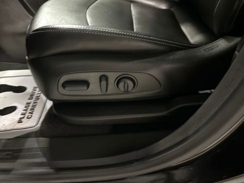 Used 2022 GMC Terrain SLT w/ Infotainment Package II image 13