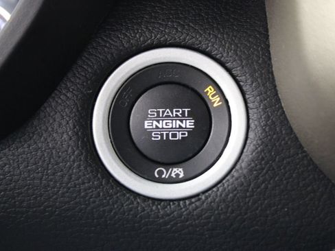 Used 2019 RAM 1500 Laramie w/ Sport Appearance Package AWD/4WD image 12