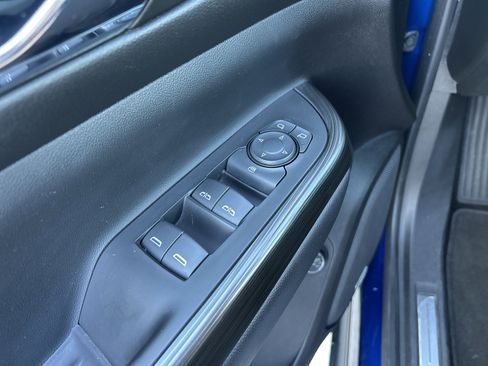 Used 2023 GMC Acadia SLT image 18