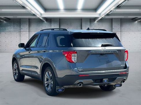 Used 2023 Ford Explorer XLT w/ Equipment Group 202A AWD/4WD image 28