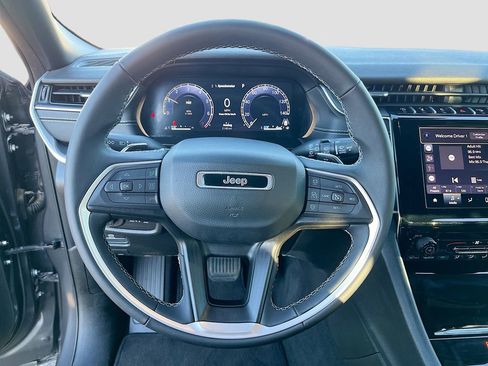 Used 2025 Jeep Grand Cherokee Laredo w/ Trailer Tow Package image 11