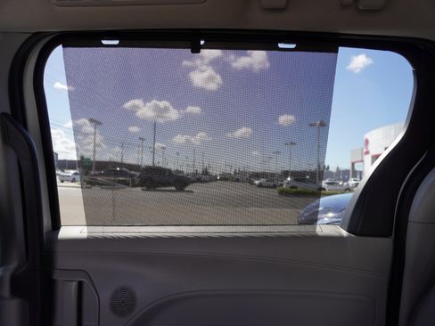 Used 2024 Toyota Sienna LE image 14