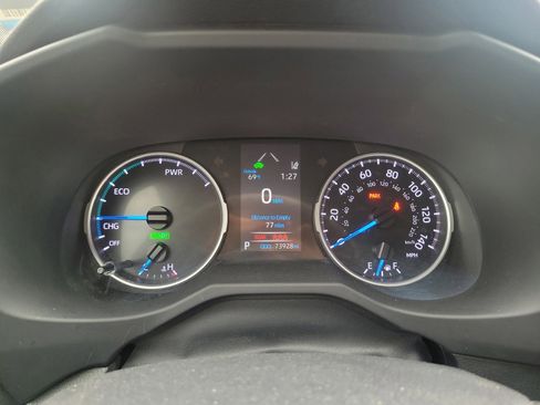 Used 2021 Toyota RAV4 LE AWD/4WD image 24