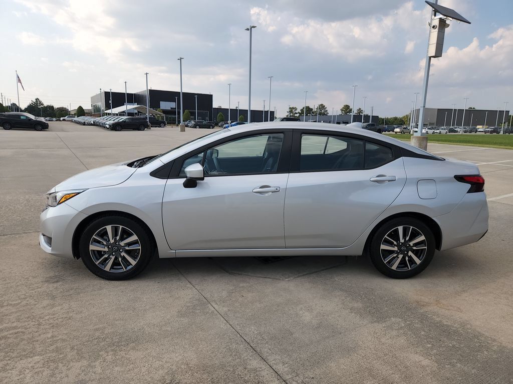 Used 2025 Nissan Versa SV FWD image 8