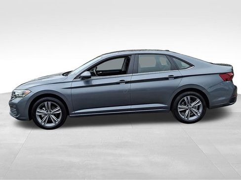 Used 2024 Volkswagen Jetta SE image 9