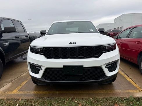 New 2025 Jeep Grand Cherokee Limited w/ Black Appearance Package image 4