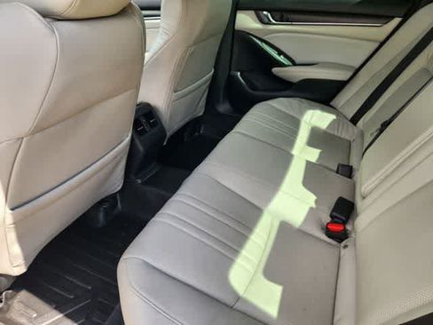 Used 2018 Honda Accord Touring image 12