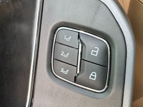 Used 2024 Ford F250 Lariat w/ Chrome Package image 34