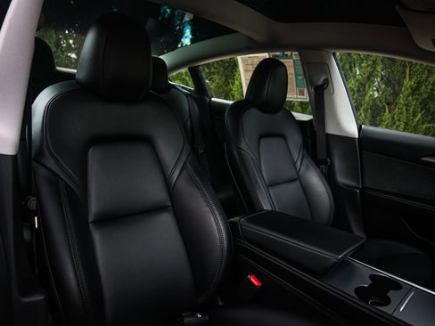 Used 2023 Tesla Model 3 Performance image 36