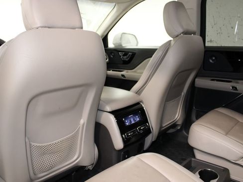 Used 2022 Lincoln Aviator Reserve w/ Elements Package Plus image 21