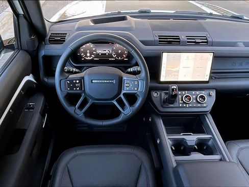 Used 2025 Land Rover Defender 90 S image 6