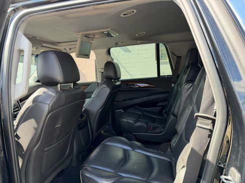 Used 2020 Cadillac Escalade Luxury AWD/4WD image 9