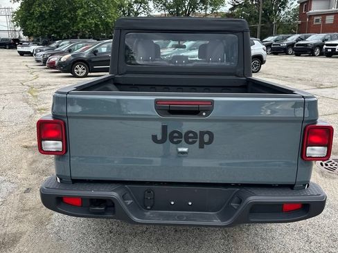 Used 2025 Jeep Gladiator Sport AWD/4WD image 3