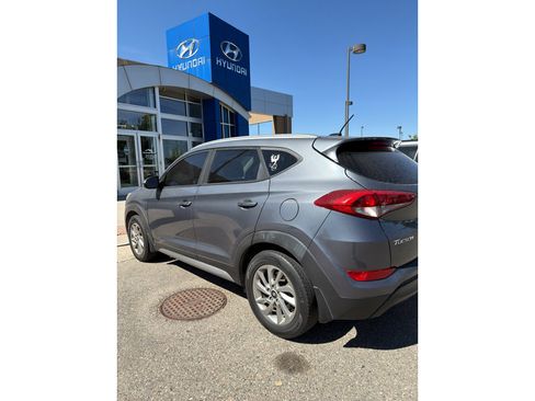 Used 2017 Hyundai Tucson SE w/ SE Popular Package 02 FWD image 2