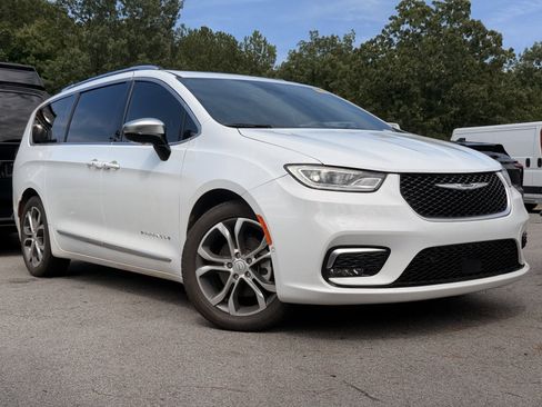 Used 2026 Chrysler Pacifica Pinnacle FWD image 5