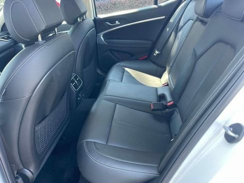 Used 2023 Genesis G70 2.0T image 11