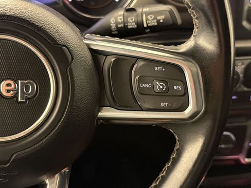 Used 2020 Jeep Wrangler Unlimited Sahara AWD/4WD image 28