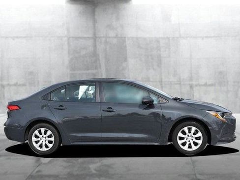 Used 2025 Toyota Corolla LE image 5
