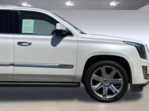 Used 2017 Cadillac Escalade Premium Luxury AWD/4WD image 26