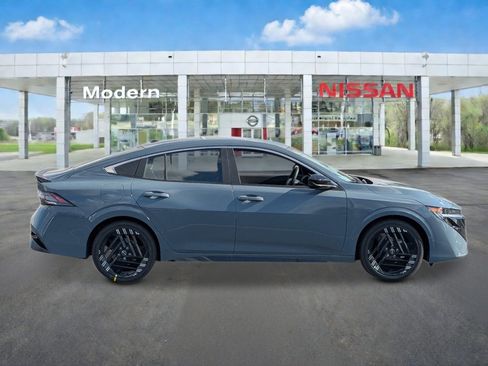 New 2027 Nissan Sentra SR w/ Floor Mat Package FWD image 6