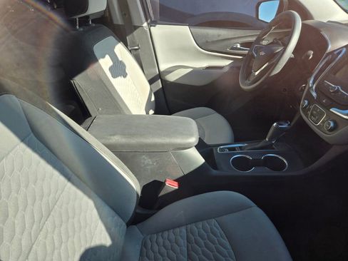 Used 2019 Chevrolet Equinox LS w/ LS Convenience Package image 4