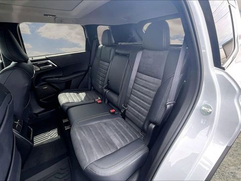 New 2026 Mitsubishi Outlander FWD image 10