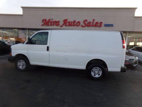 Used 2015 Chevrolet Express 2500 RWD image 36