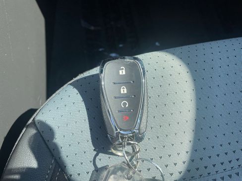 Used 2025 Chevrolet Trax LT w/ LT Convenience Package image 25