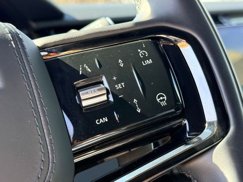 Used 2025 Land Rover Range Rover Velar Dynamic SE image 13