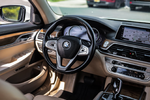 Used 2017 BMW 740i RWD image 26