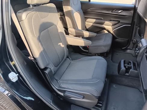 Used 2021 Jeep Grand Cherokee L Laredo w/ Luxury Tech Group I image 23