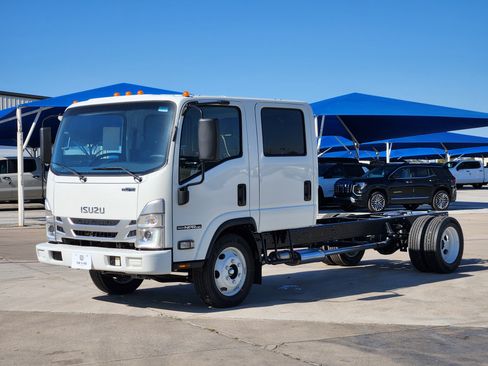 New 2026 Isuzu NPR image 2