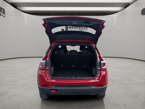 Used 2025 Jeep Compass Trailhawk AWD/4WD image 9
