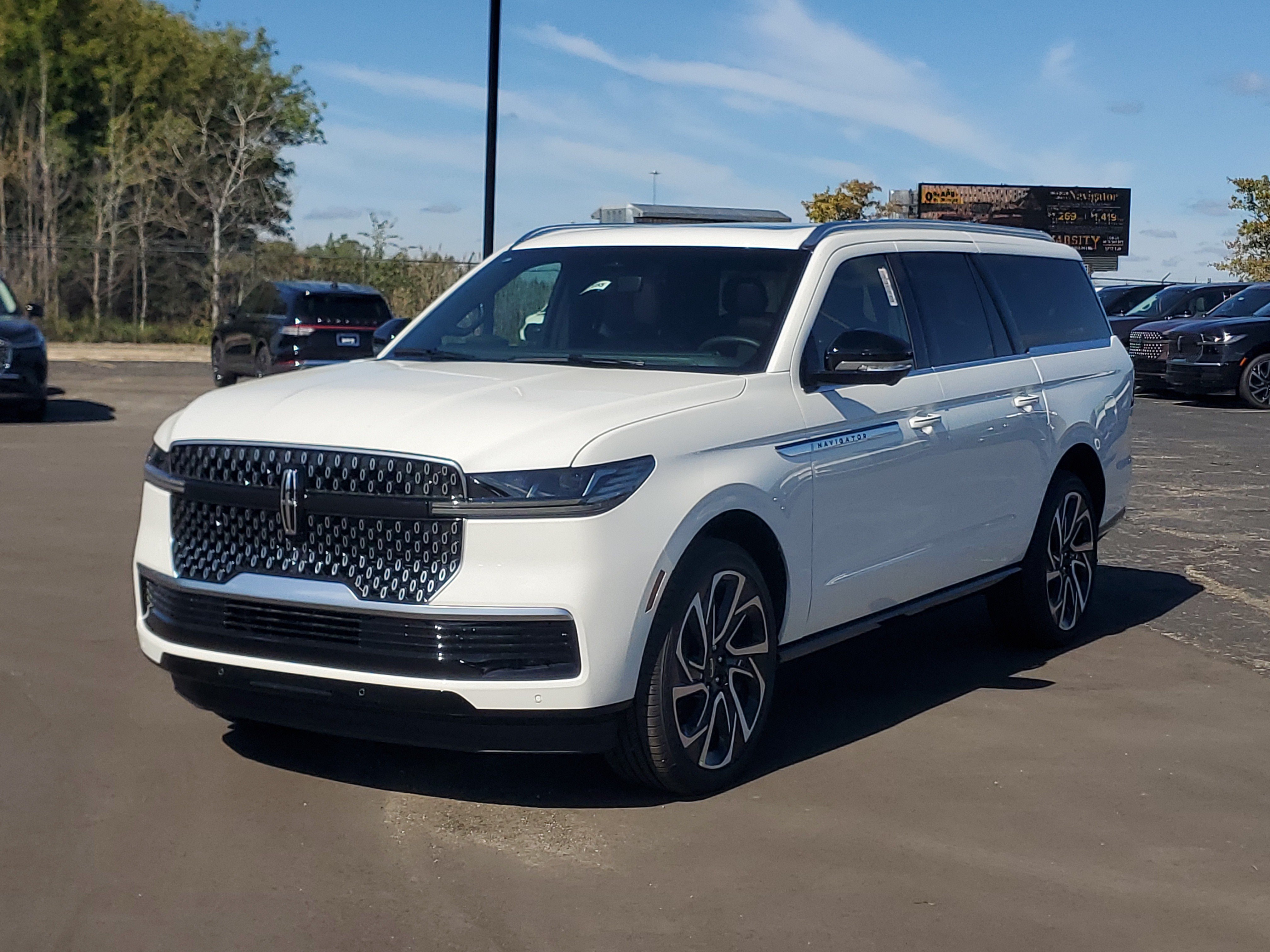 New 2027 Lincoln Navigator L Reserve AWD/4WD image 2