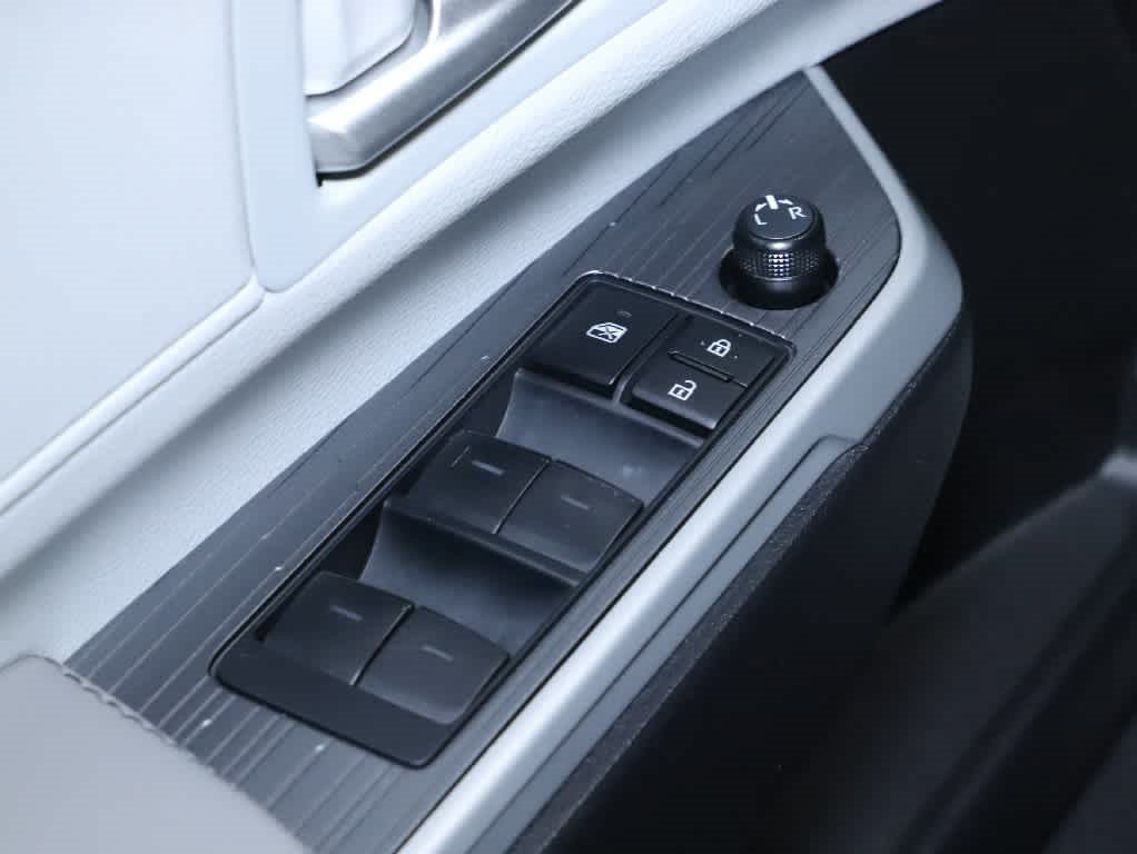 Used 2026 Toyota Sienna XLE AWD/4WD image 16