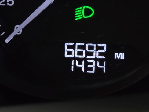 Certified 2024 Porsche Macan image 40