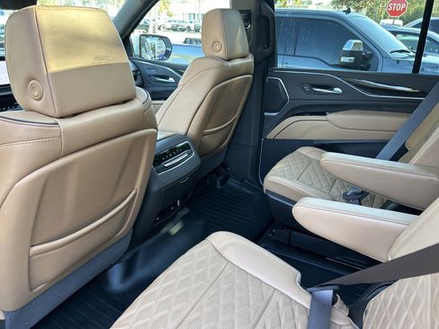 Used 2024 Cadillac Escalade ESV Premium Luxury w/ Performance Package image 18