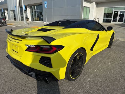 Used 2021 Chevrolet Corvette Stingray Premium Conv w/ Z51 Performance Package image 3