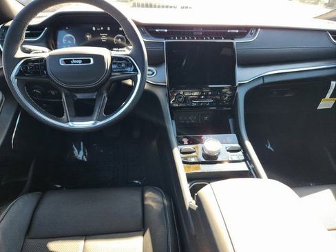 New 2025 Jeep Grand Cherokee Overland w/ Luxury Tech Group IV AWD/4WD image 9