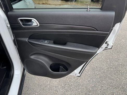 Used 2019 Jeep Grand Cherokee Laredo image 42