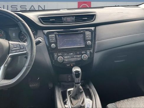 Used 2017 Nissan Rogue SV FWD image 9