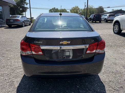Used 2015 Chevrolet Cruze LT w/ Technology Package FWD image 4