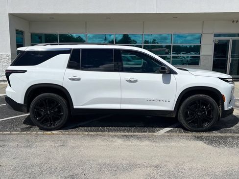 New 2027 Chevrolet Traverse LT FWD image 3