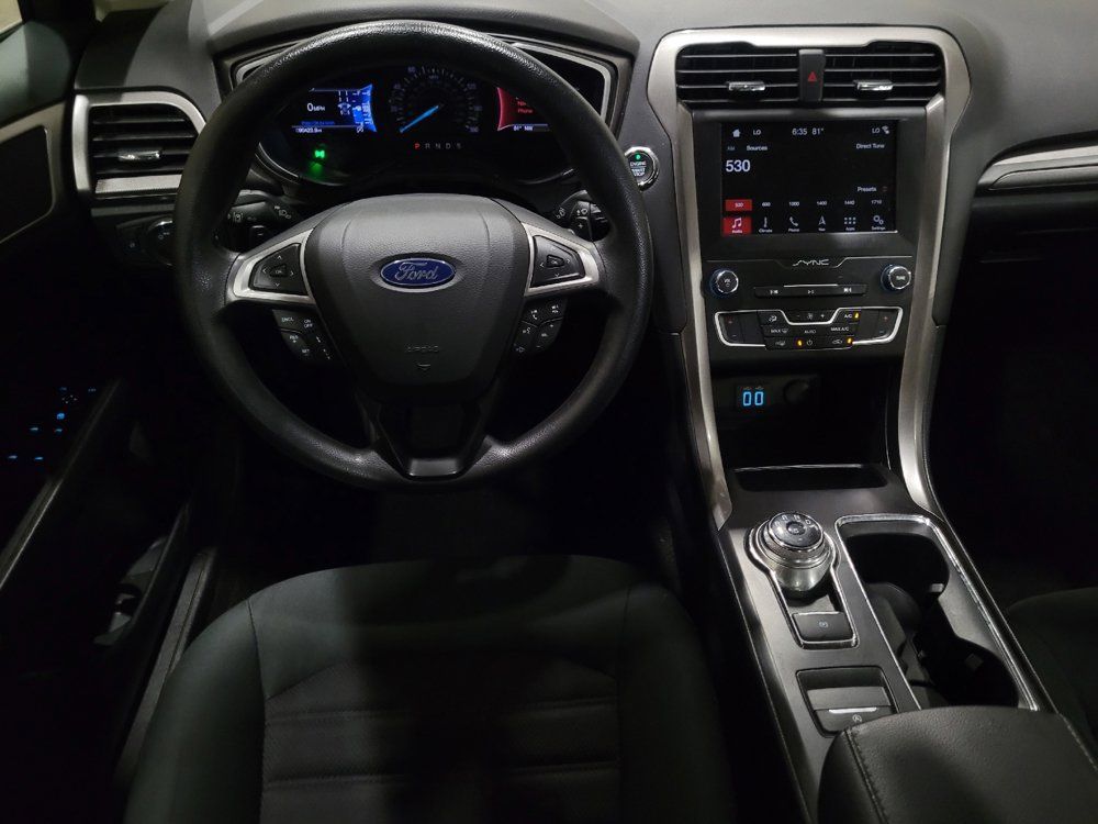 Used 2019 Ford Fusion SE FWD image 22
