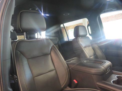 Used 2021 GMC Yukon XL SLT RWD image 32